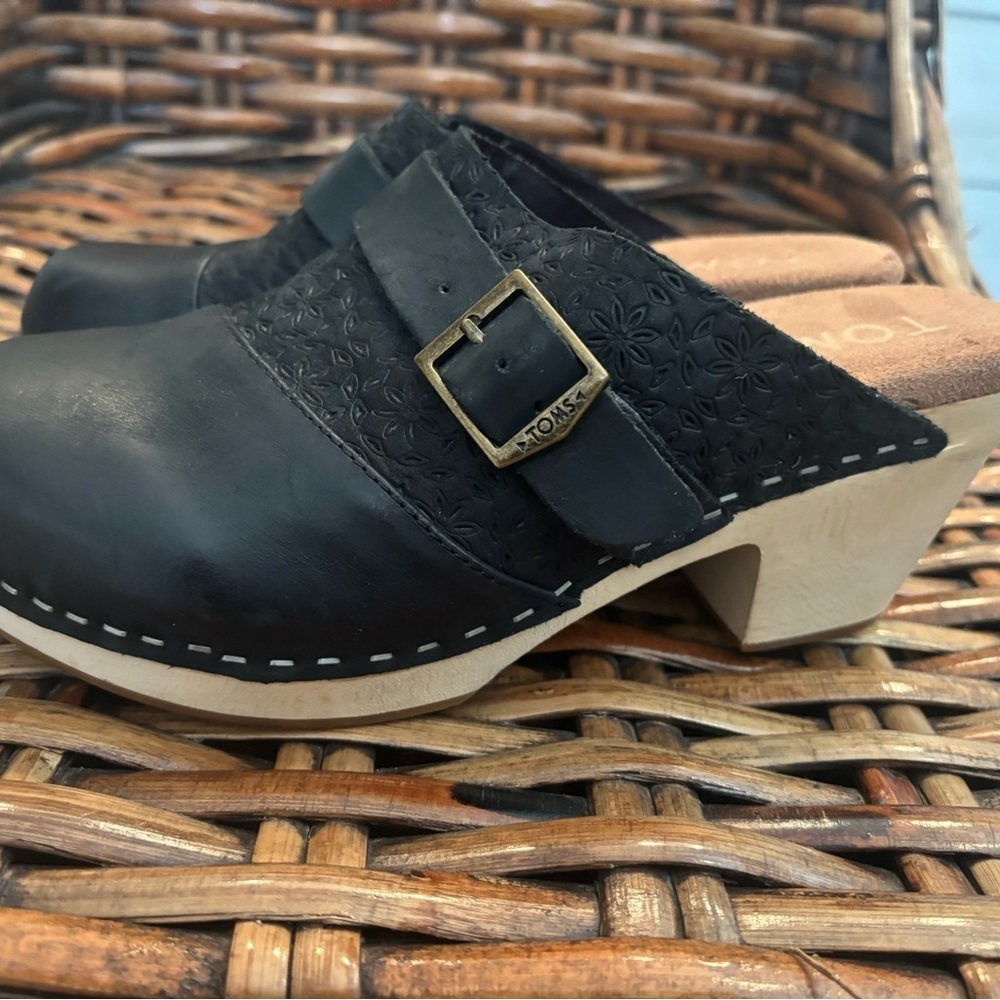 Tom's Elisa Wooden Heel Clog
Black and Cream Leather Mules with Buckle - Picture 5 of 9